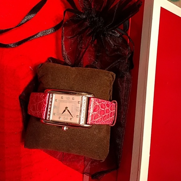 Authentic Ladies Coach face- pearl/real diamonds - Picture 1 of 8